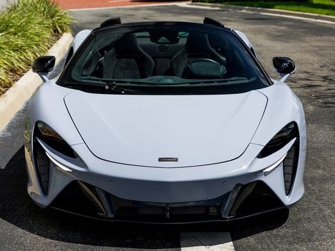 Used 2025 McLaren Artura Spider image 8