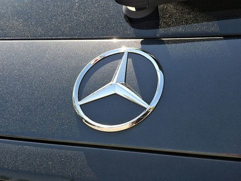 Used 2024 Mercedes-Benz GLC 300 4MATIC image 32