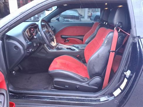 Used 2016 Dodge Challenger SRT Hellcat image 7