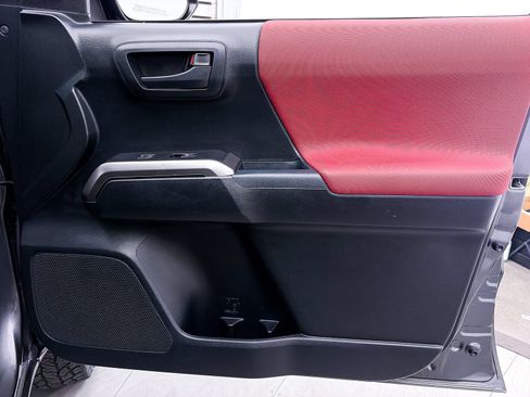 Used 2019 Toyota Tacoma SR5 RWD image 29