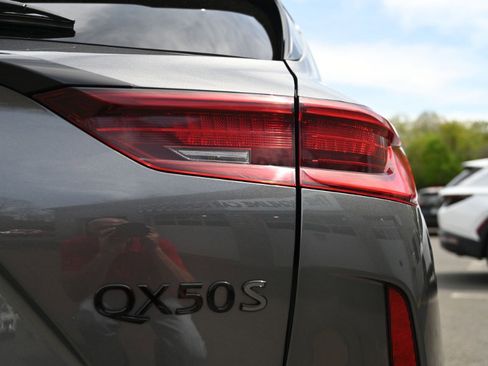 Used 2023 INFINITI QX50 Sport AWD/4WD image 9