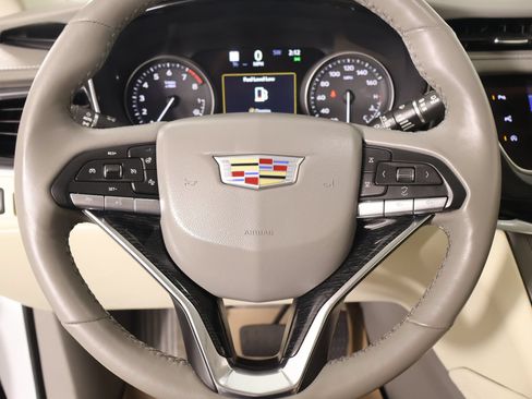 Used 2025 Cadillac XT6 Premium Luxury w/ Technology Package FWD image 3