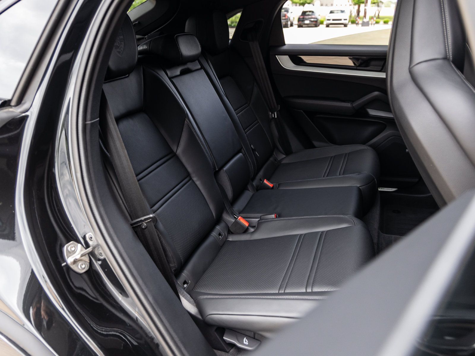 Certified 2025 Porsche Cayenne E-Hybrid Coupe AWD/4WD image 42