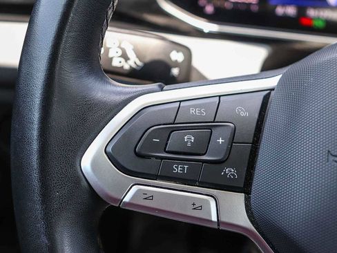Certified 2025 Volkswagen Jetta SE FWD image 22