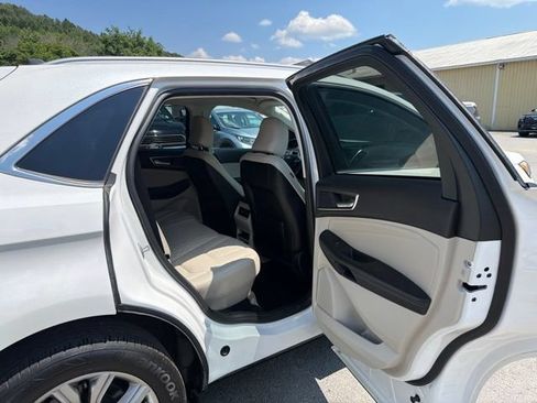 Used 2023 Ford Edge Titanium AWD/4WD image 39