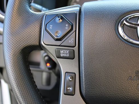 Used 2016 Toyota Tacoma TRD Off-Road image 29