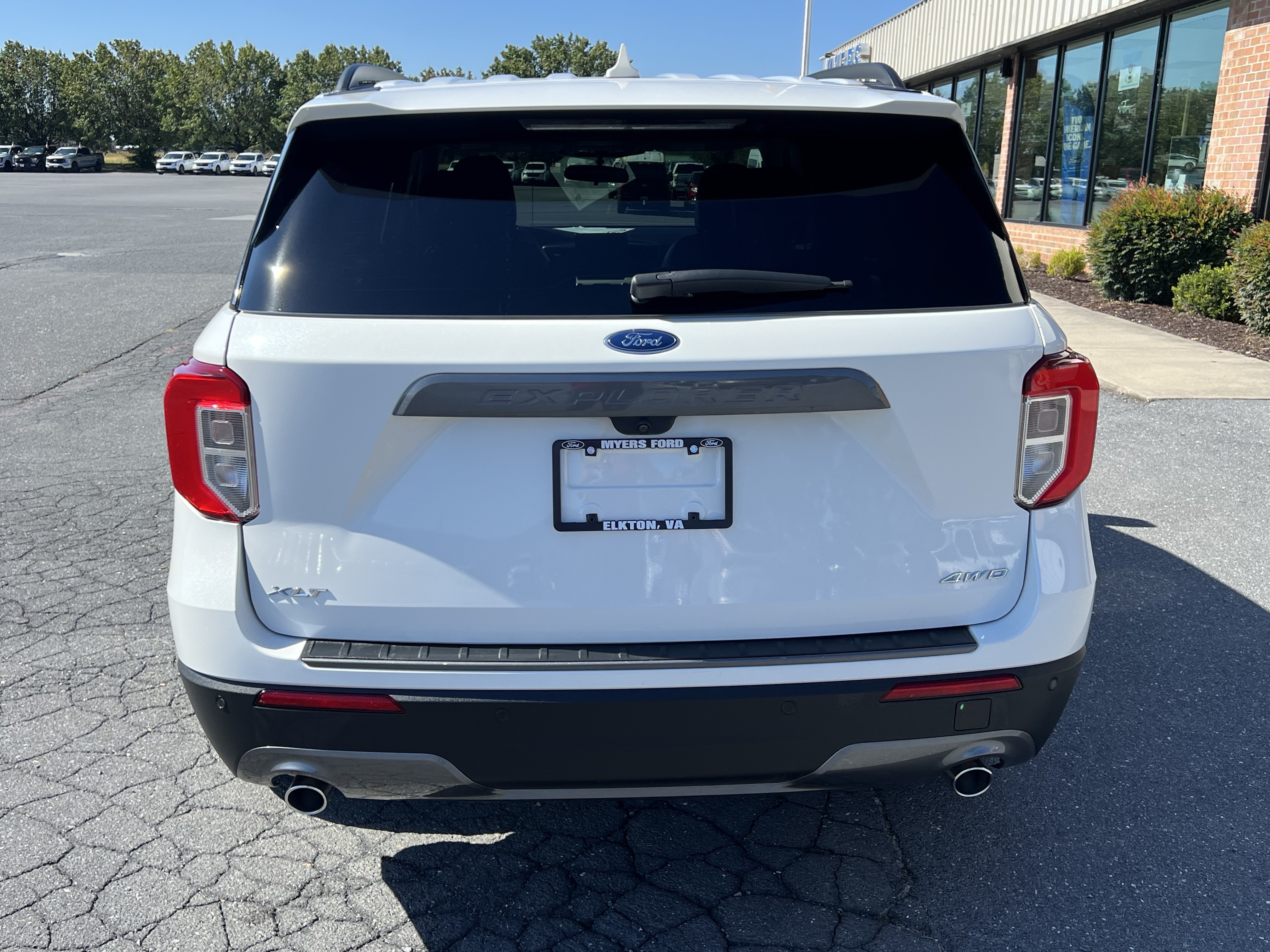 Used 2023 Ford Explorer XLT w/ Equipment Group 202A AWD/4WD image 7