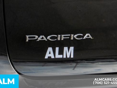 Used 2017 Chrysler Pacifica Limited image 7