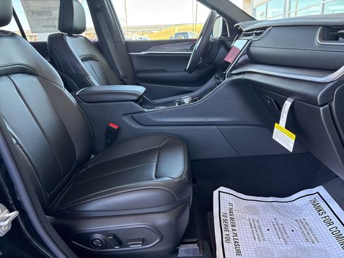 New 2025 Jeep Grand Cherokee Limited image 15