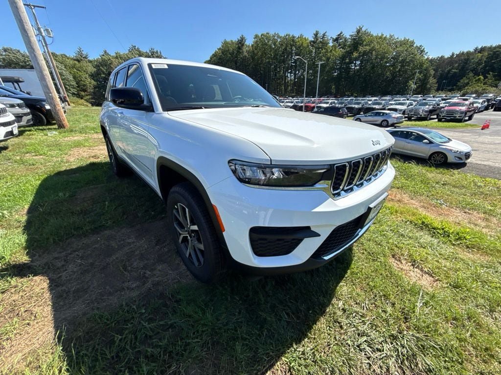 New 2027 Jeep Grand Cherokee Laredo X AWD/4WD image 7