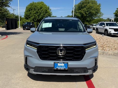 Used 2024 Honda Pilot Touring image 9