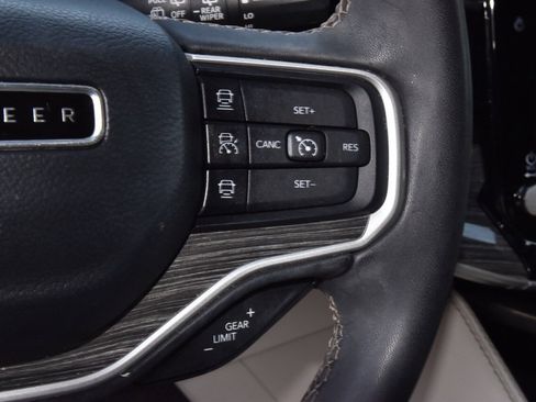 Used 2022 Jeep Wagoneer Series III w/ Premium Group I image 26