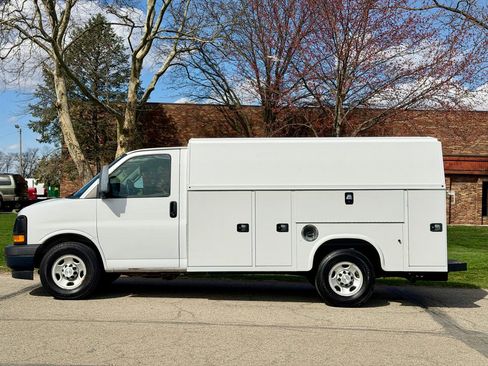 Used 2017 Chevrolet Express 3500 image 3