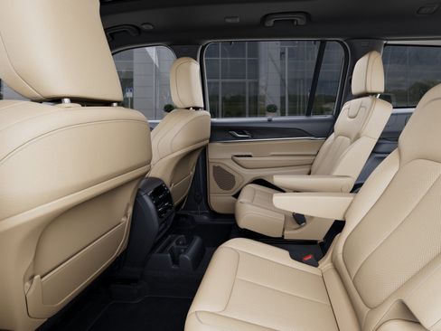 New 2025 Jeep Grand Cherokee L Limited image 23