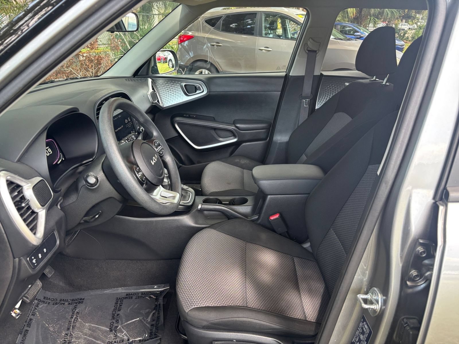 Used 2025 Kia Soul LX w/ LX Technology Package FWD image 24