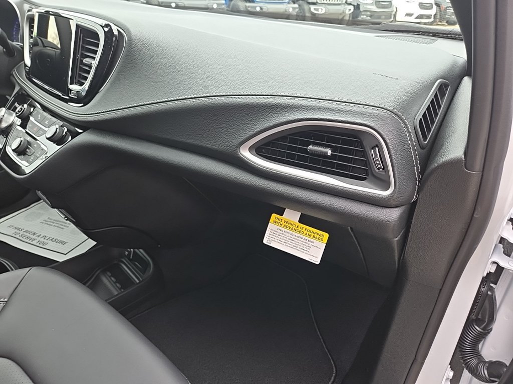 New 2026 Chrysler Pacifica Select w/ S Appearance Package FWD image 77