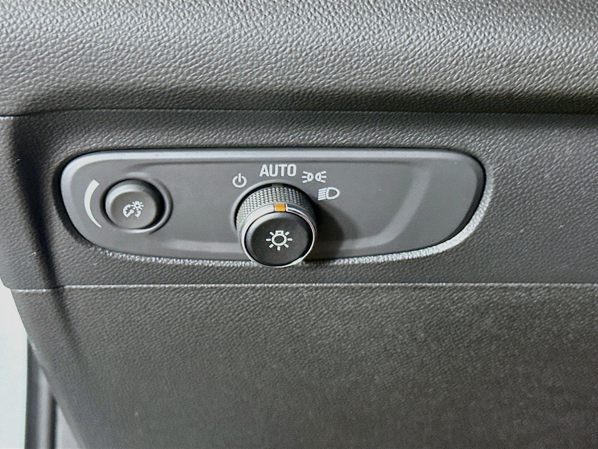 Used 2023 Buick Envision Preferred FWD image 17