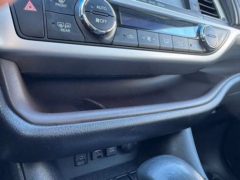 Used 2019 Toyota Highlander Limited image 17