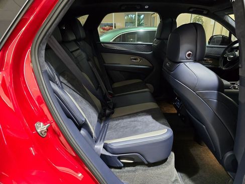Used 2022 Bentley Bentayga image 22
