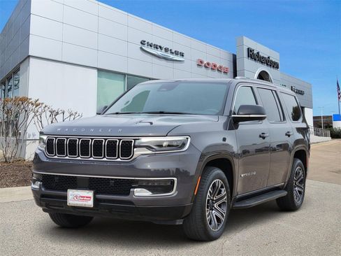 Used 2024 Jeep Wagoneer 4WD w/ Premium Group I image 2