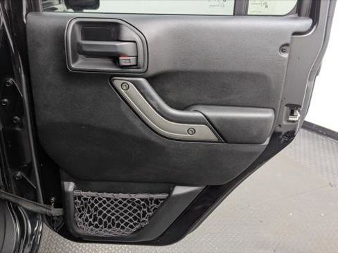Used 2018 Jeep Wrangler Unlimited Sport S AWD/4WD image 19