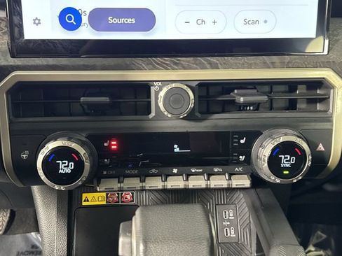 Used 2024 Toyota Tacoma Limited w/ Limited Package (LT) AWD/4WD image 9