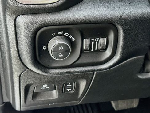 Used 2022 RAM 1500 Laramie AWD/4WD image 12