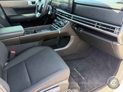 Used 2025 Hyundai Santa Fe SE FWD image 13