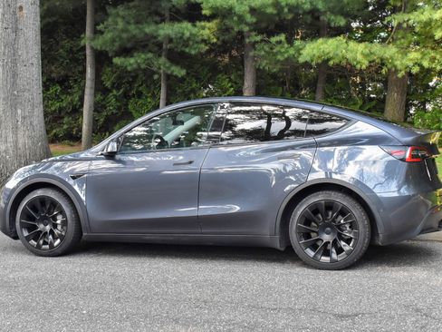 Used 2021 Tesla Model Y Long Range image 5