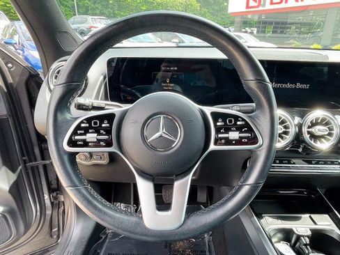 Used 2021 Mercedes-Benz GLB 250 w/ Premium Package image 11