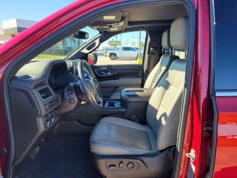 Used 2021 Chevrolet Suburban LT w/ LT Signature Package image 12