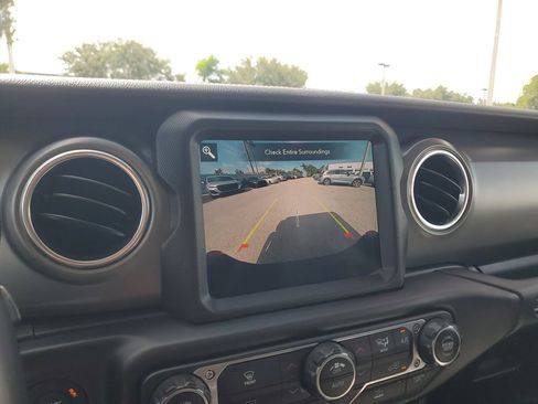Used 2022 Jeep Gladiator Rubicon w/ LED Lighting Group AWD/4WD image 26