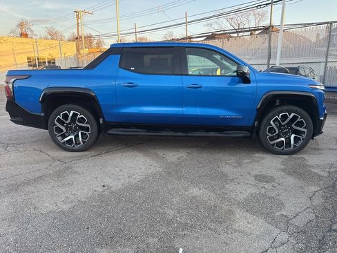 Used 2025 Chevrolet Silverado EV RST AWD/4WD image 7