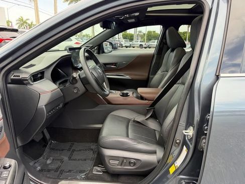 Used 2023 Toyota Venza Limited AWD/4WD image 12