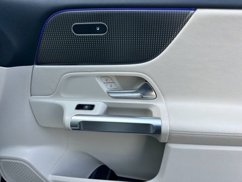 Used 2022 Mercedes-Benz GLB 250 image 19