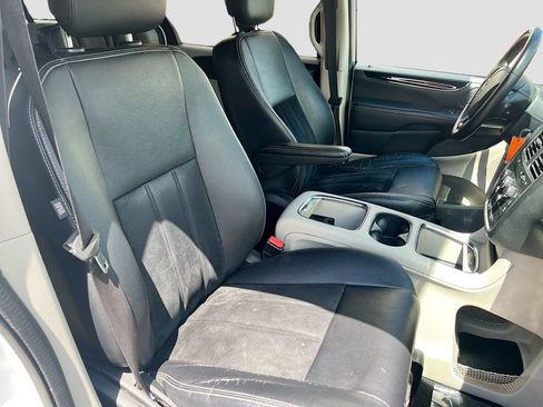 Used 2018 Dodge Grand Caravan SXT FWD image 28