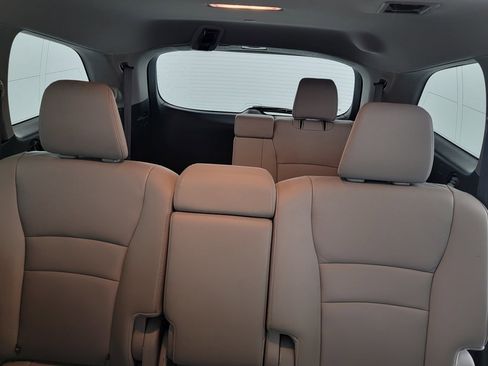 Used 2016 Honda Pilot Touring image 13