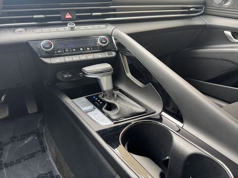 Used 2025 Hyundai Elantra SEL image 42