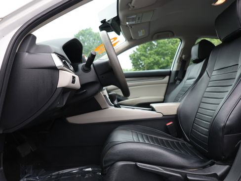 Used 2018 Honda Accord LX image 8