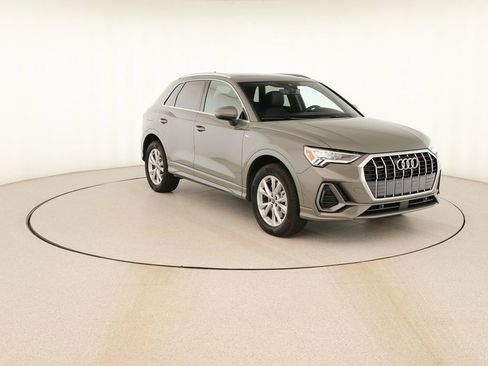 Used 2025 Audi Q3 2.0T Premium w/ Convenience Package AWD/4WD image 10