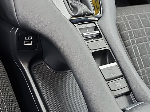 Used 2023 Honda HR-V LX image 24