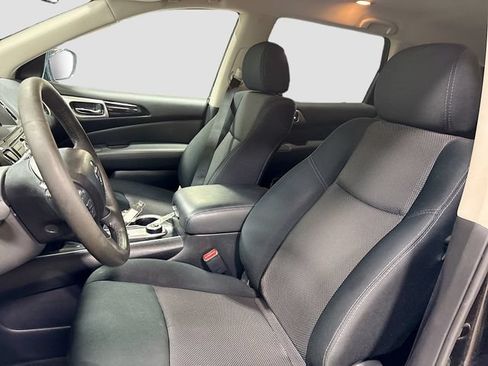 Used 2018 Nissan Pathfinder SV AWD/4WD image 17