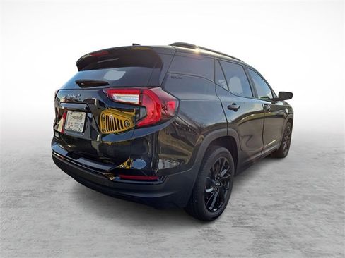 Used 2024 GMC Terrain SLE w/ Driver Convenience Package image 5