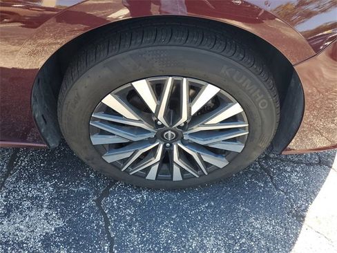 Used 2024 Nissan Altima 2.5 SV image 5