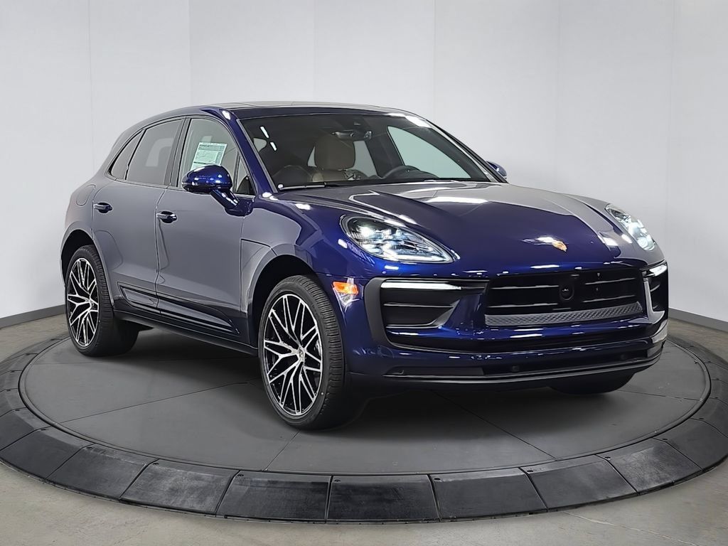 Certified 2025 Porsche Macan AWD/4WD image 9