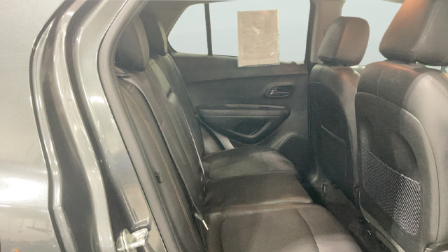 Used 2018 Chevrolet Trax LT w/ LT Convenience Package FWD image 19