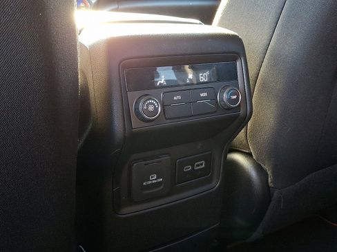 Used 2023 GMC Acadia SLE w/ Driver Convenience Package image 13