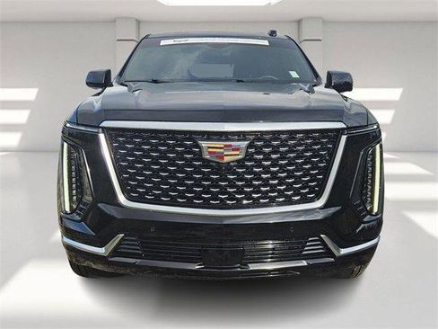 Certified 2025 Cadillac Escalade Premium Luxury image 8