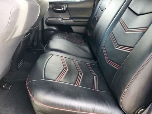 Used 2018 Toyota Tacoma TRD Off-Road image 13