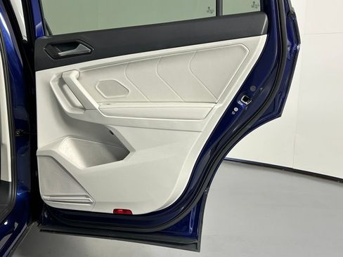 Used 2024 Volkswagen Tiguan SE w/ Panoramic Sunroof Package AWD/4WD image 11